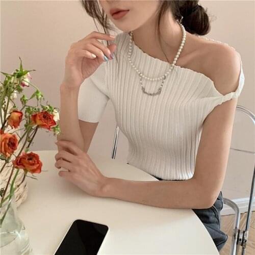 Knitwear Thin Women 's 2021 New Slimming Diagonal Collar Design Sense Summer Slim -Fit Exposed Top Fashion