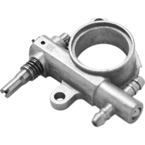 2500/3800 Chainsaw Spare Parts Chainsaw Oil Pump With Worm Replacement Drive Gear Fits For Chain Saw 25CC/38CC