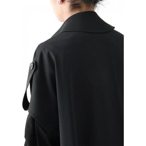 The mens new designer tank top is a niche design paired with a stylish, loose, short-sleeved dark coat