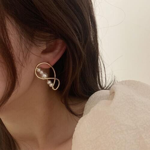 Luxury Korean Gold Color Twining Cross Pearl Statement Stud Earrings for Women Girl Retro Fashion Wedding Earrings Party Jewelry