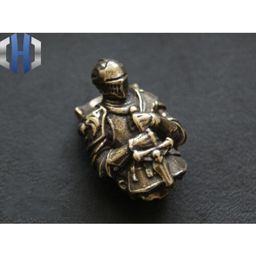 EDC Vintage Vicissitude Knight Brass Crusader Armor Warrior Knife Umbrella Rope Buckle Key Drop Knife Beads