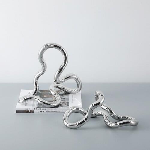 Modern Geometric Plating Silver Ring Curve Sculpture Still Life Decoration Indoor Living Room Decoration Resin Ornaments