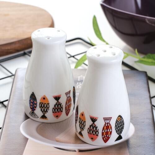 2pcs Tableware ceramic salt shaker jars for spice blue fish pattern salt and pepper shakers for steak Housewares kitchen rangers