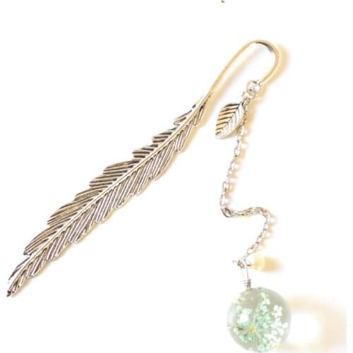 Novelty Dry Flower Bookmark Retro Ball Pendant Book Label for Girls Vintage Jewelry Kids Gift Kawaii Stationery Book Accessories