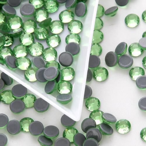 Top Quality Hotfix rhinestone Peridot AAA SS10 SS12 SS16 SS20 SS30 Iron on Strass Crystal Glue back Glass Stone For Clothes Bags