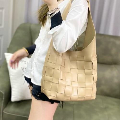 2021 New Womens Bag Woven Shoulder Armpit Bag Letter Bag Casual Large-capacity Bucket Bag