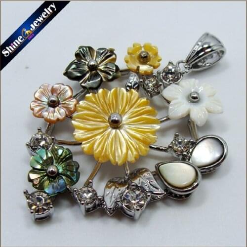 SorcerKeeper Hand-carved Flower Natural Mother of Pearl Sea Shell Water Art Carving Gems Beads Pendant Necklace for Women S016