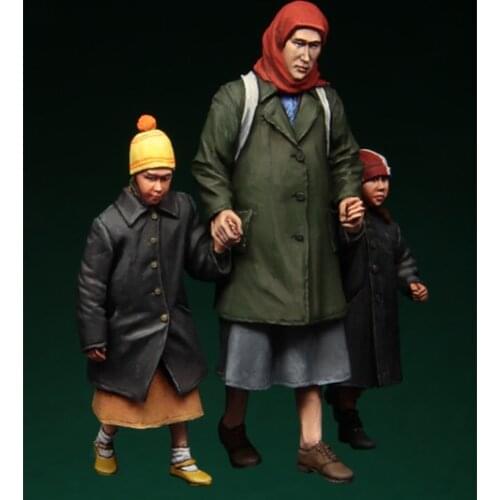 1/35 Resin Figure Model Kit 085 Russian refugees, 1941-45 Three Figures Unassembled unpainted Top