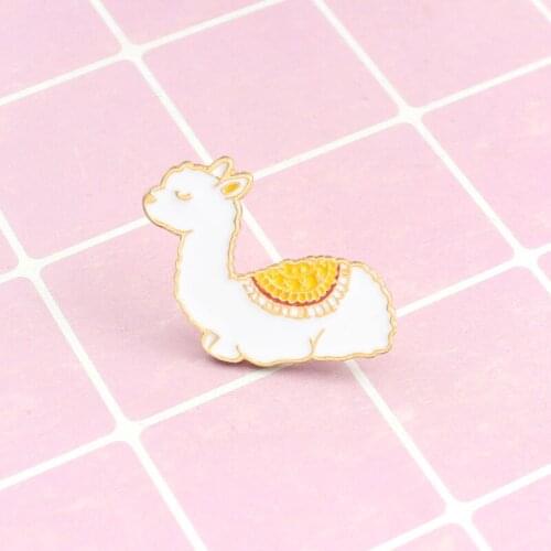 Alpaca Sheep Brooch Cute Romantic Style Best Gift For Friend And Childern White And Gold Personality Stylish Pins Summer Style