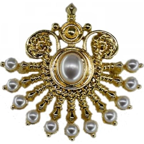 World 】 the European and American antiques pearl India wind hollow out the tail sparrow fan-shaped pins female flower