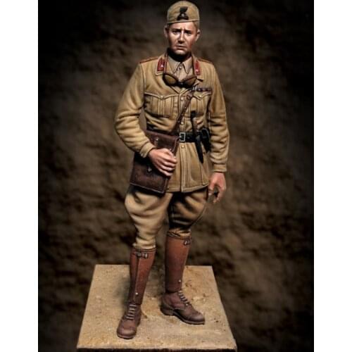 1/35 Resin Model figure GK Soldier ITALIAN OFFICER LIBIA 1940 Military theme WWII Unassembled and unpainted kit