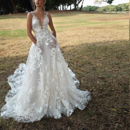 2021 Graceful Women V Neck White Lace Mermaid Dresses for Beach Wedding Ladies The Bridal Party Long Dress Tulle vestido