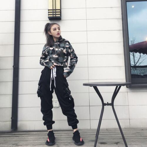 Inthe United States and Europe, it is a casual pair of trousers for men and women