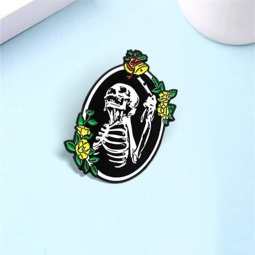 Skull pins Black Killer Skeleton Brooches Black oval picture frame Skeleton Badges Halloween Jewelry Lapel pins For Men Women