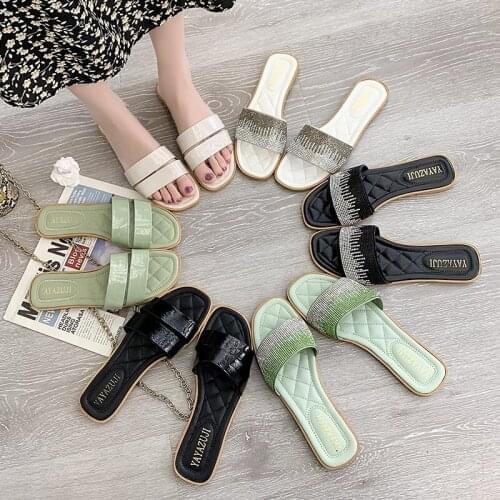 Summer Fashion Design Rhinestone Women Slippers Sandals Antiskid Flat Slippers Woman Sandals Slides Beach Shoes