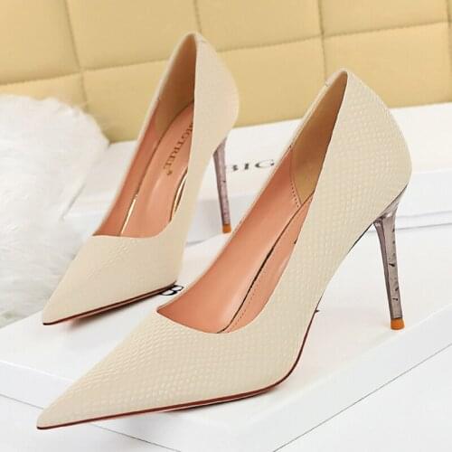 2021 New Women Fetish 9.5cm High Heels Wedding Bridal Pumps Office Lady Stripper Beige Heels Scarpins Big Size Shoes Valentine