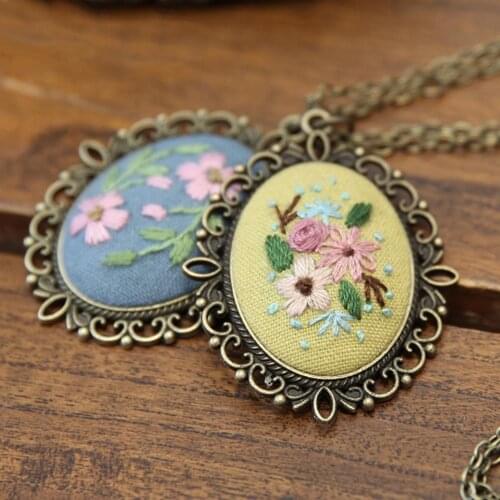 Embroidery Pendant Kit Embroidered Pendant Necklace With Needle Thread For Diy Art Crafts