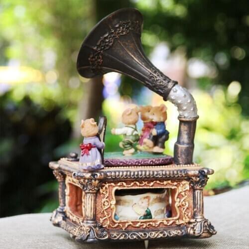 Lovely animal Gramophone vintage 18 tones resin music box