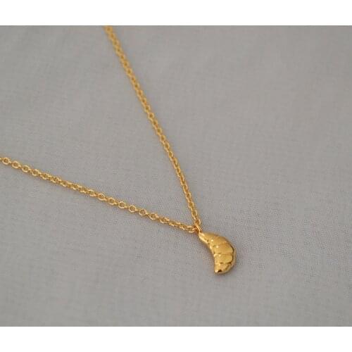 Korean version of the original French croissant pendant delicate small simple short amount chain collarbone girl necklace