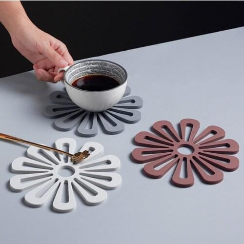 1PCS Flower Heat Insulation Table Coaster , Kitchen Accessories Non-slip Food Grade Silicone Mat Placemat Coffee Tea Cup Pad
