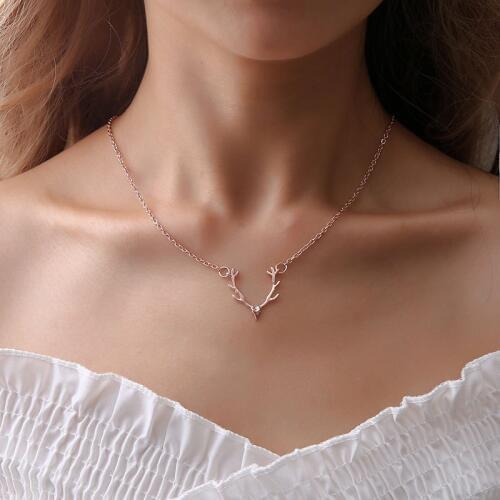 Simple Little Antler Deer Necklace Christmas Elk Pendant Necklace For Women Fashion Minimalist Small Pendant Jewelry New Gift