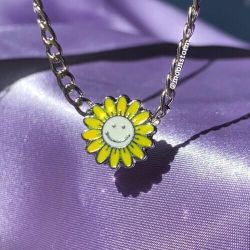 Harajuku clavicle chain choker retro short chain neck chain simple street personality smiling face chrysanthemum necklace
