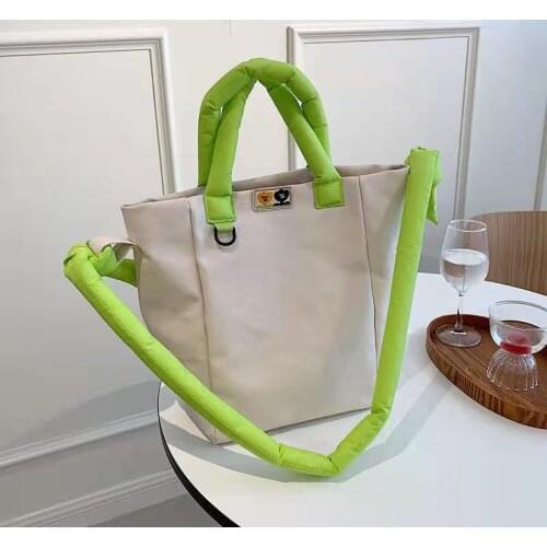 Tres & Quarts Women's Shoulder Bags