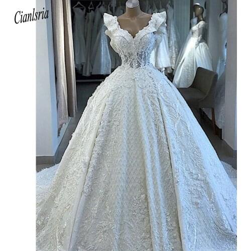 Luxury Crystal Diamonds Handmade Flowers Saudi Arabic Ball Gown Wedding Dress Off The Shoulder Appliques Lace Dubai Bridal Gown