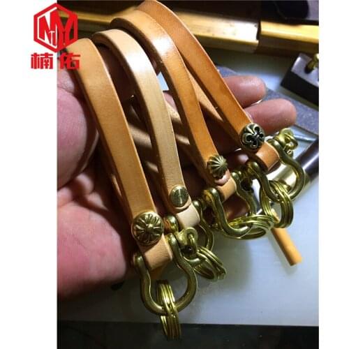 1PC Handmade Leather Brass Keychain EDC Head Layer Cowhide Copper Keychain Car Motorcycle Bag Hanging Buckle Quick Hook