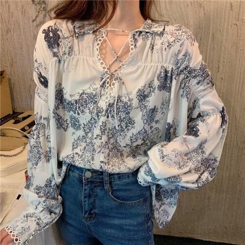 Fashion Shirt Women Loose Tops Autumn New Long Sleeve Blouses Women Casual Lady Floral Retro Blouse Printed Lace Shirt 16101