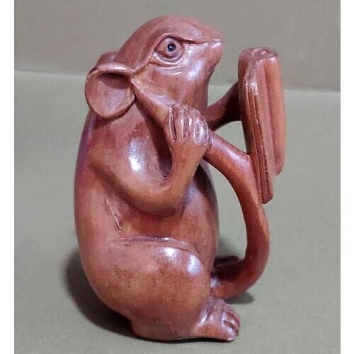 Q4331 - 2" Hand Carved Japanese Boxwood Netsuke Figurine Carving :Mouse Reading