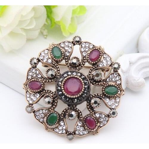 Vintage Turkish Women Resin Round Flower Brooch Pins Antique Gold Color Hollow Corsage Jewelry Graceful Lines India Ethnic Pin