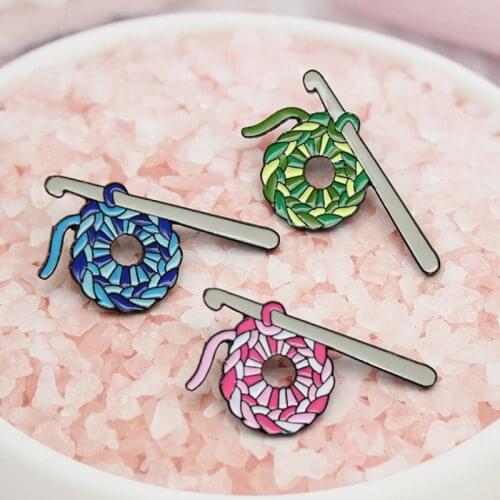 Knitted Wool knitting sweater ball brooch Enamel Pin Red green blue colour Brooch wool balls crochet Lapel Women Girls jewelry