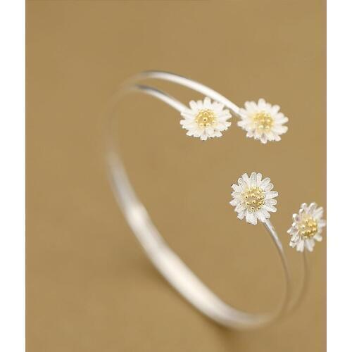 Daisies Wrist Bracelets