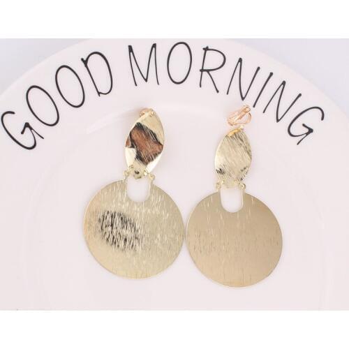 Wholesale European and American Style Geometric Shape Clip on Earrings No Pierced for Women Party Pom Charm Jewelry Not Allergy