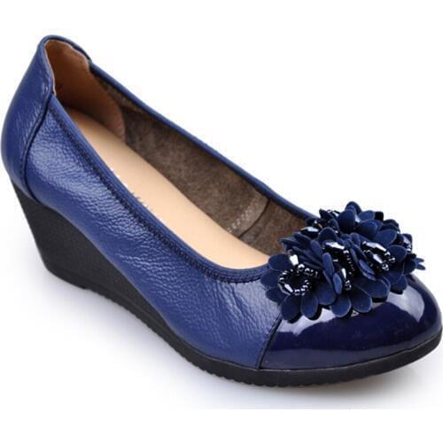 New Spring And Autumn Leather Womens Single Shoes In The Wedge Beaded Mother Soft Bottom Middle-aged Casual Womens Shoes