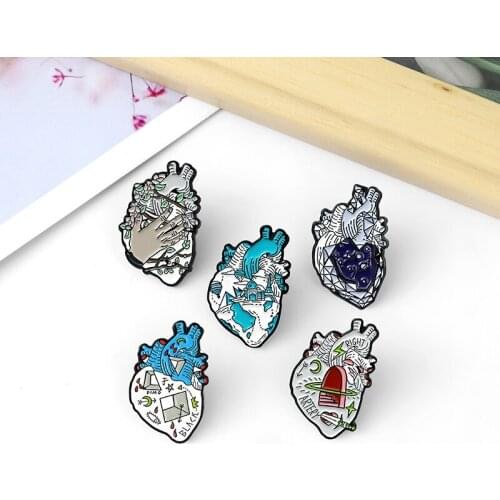 Organ Heart Enamel Pins Ocean Sky Starry Heart Anatomical Brooches Doctor Nurse Medicine Art Artist Brooches for Women Men Gifts
