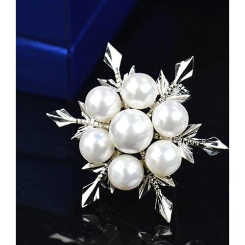 Fashion Snowflower Pearl Brooches For Women Elegant Brooch Pins Wedding Party Dress Coat Jewelry Accessories