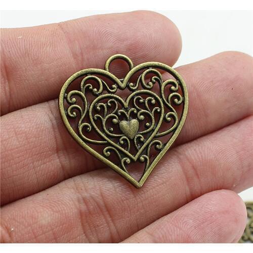 20pcs 28*29mm Hollow Filigree Heart Charms Antique Bronze Vintage Metal Zinc Alloy Trendy Heart Pendant for Jewelry 2C186