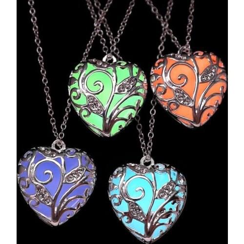 Glow In The Dark Heart Luminous Necklace Trendy Hollow Flower Heart Glowing Necklace For Women Charm Love Locket Chain