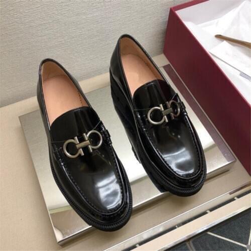 Guangzhou mens shoes leather leather shoes lacquered casual leather shoes thick soles to increase the height of shoes