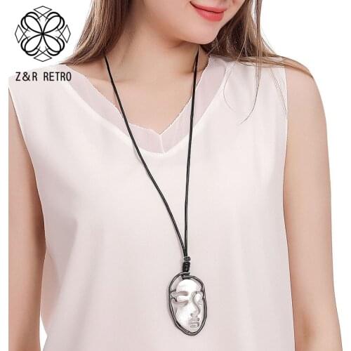 Vintage Face Shape Long Chains Collar Necklace Fashion Costume Jewelry for Women Suspension Pendant Unusual Things Accessories