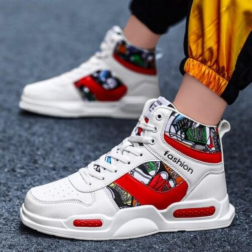 2021 Fashion White Men High Top Sneakers Designer Graffiti Men Casual Shoes Breathable Comfortable Leather Sneakers Man Shoes