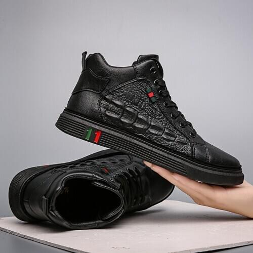 Mens Skateboarding Shoes High Top Sneakers Men Casual Shoes Sports Mens Boots Breathable Ankle Walking Flats Chaussure Homme