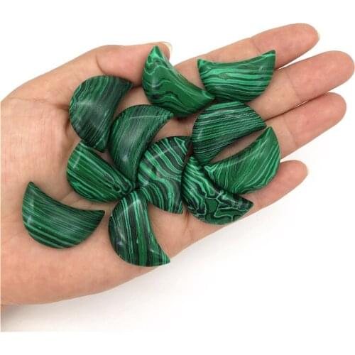 Beautiful 1PC Green Malachite Crystal Gemstone Crystal Moon Shaped Meditation Healing Chakra Polished Quartz Crystals