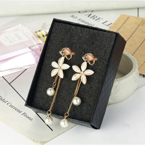 New Korean 5 Petal Acrylic Zircon pearl Tassel Clip on Earrings Transparent No Hole Clip Earrings Wholesale Womens Earrings