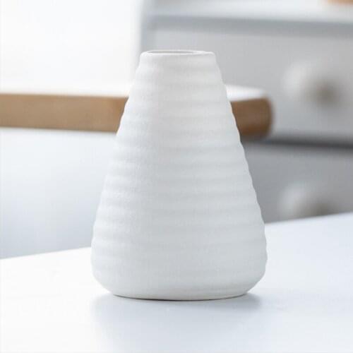 Modern White Ceramic Vases Chinese Style Simple Designed Pottery And Porcelain Vases For Artificial Flowers Decorative Figurines