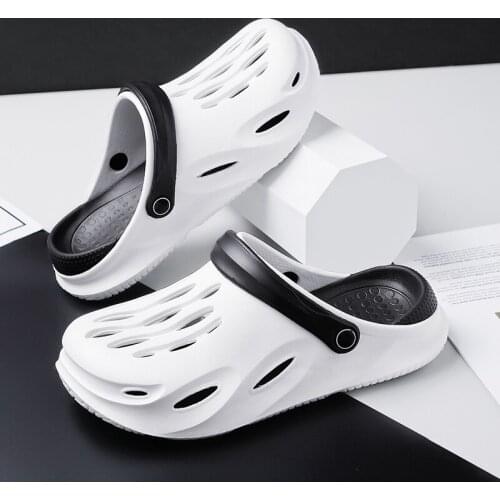 New Clogs Men Summer Shoes Sandals Mens Holes Sandals Hollow Breathable Flip Flops Shoes Fashion Light Wading Beach Slippers