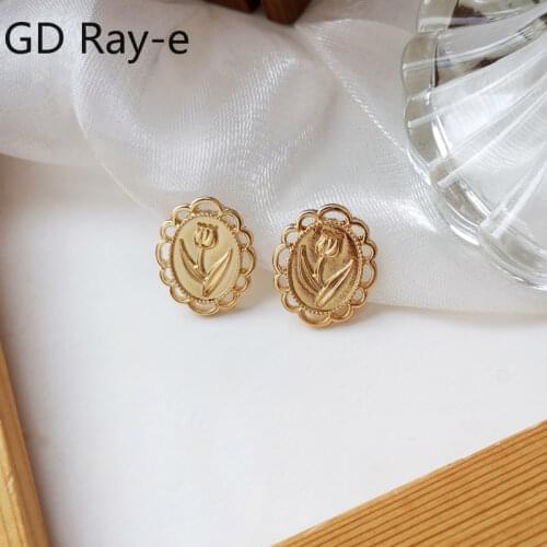 Vintage French Oval Stud Earrings Hepburn Style Simple Flower Ear Clips 880