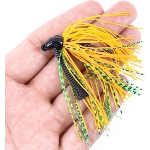 HENGJIA 10G Skirted Bass Jig Spinners Spoon Jig Swim Jig Carp Freshwater Artificial Baits Fishing Tackle